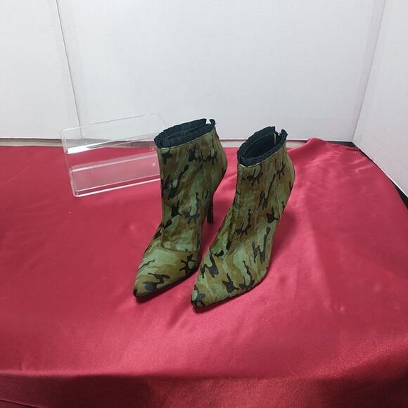 Betsey Johnson Flounce Women's SZ 10 Camo Calf Hair Upper Stiletto Booties - Picture 10 of 10